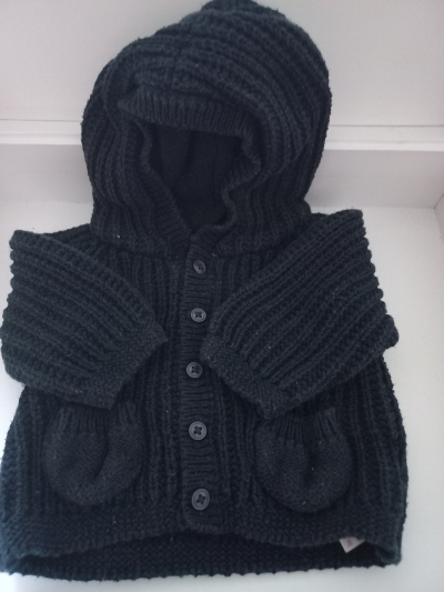 Modrý svetřík s kapucí velikost.56