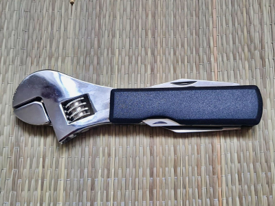 Multifunkční klíč