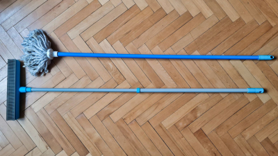Mop, koště, návleky, kartáče