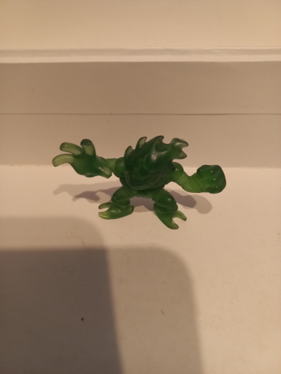 Figurka lahvově zelená