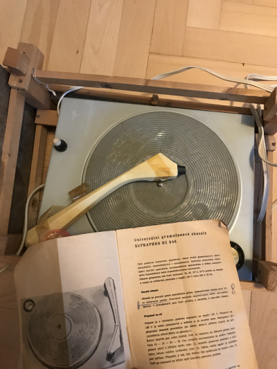 Gramofofnové “chassis”