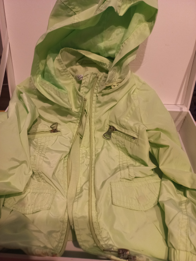 Světle zelená bundička vel.104