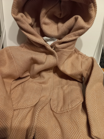 Krásný kabátek s kapucí na patenty vel.92