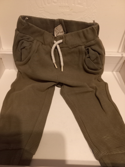 Tepláčky s kapsami vel.80