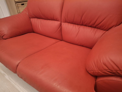 Daruji malou koženkovou pohovku