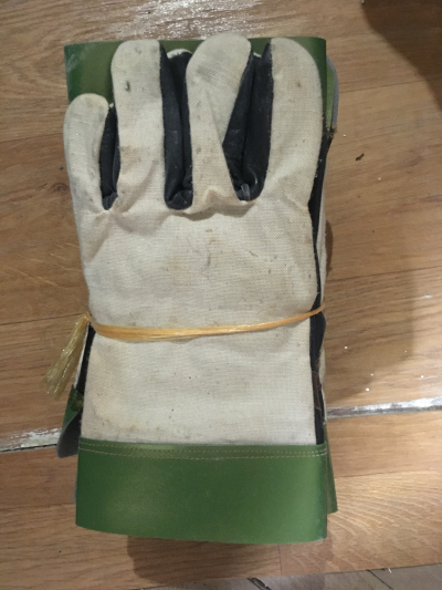 Staré pracovní rukavice, nepoužité