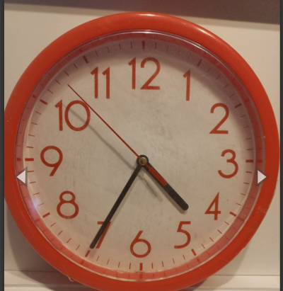 Hodiny červené funkční