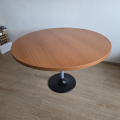 Kulatý stůl, dřevěný