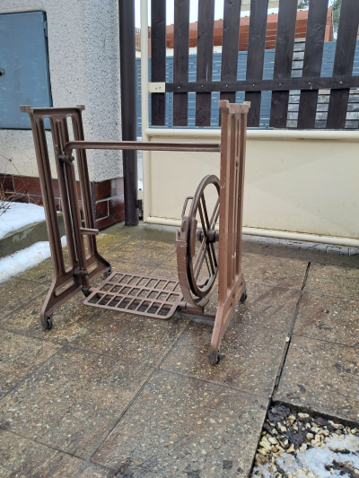 stůl pro šicí stroj