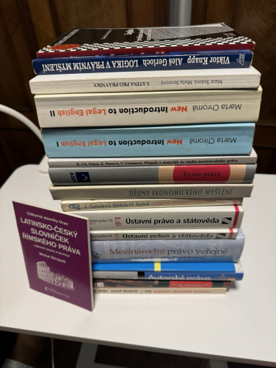 Právnické učebnice (pro budoucího studenta práv)