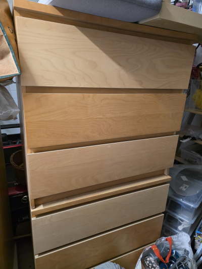 Daruji dvě komody MALM se 6 zásuvkami, bíle mořená du