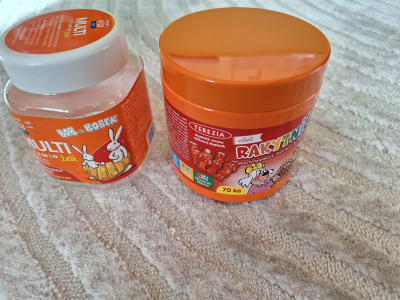 2x prazdna nadobka z multivitaminu