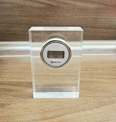 Stolní digitální hodinky