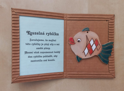 Papírové přání s keramickou rybičkou