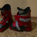 Dětské boty na sjezdové lyže, velikost cca 26-27 (3-4 roky).