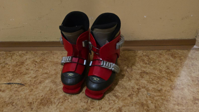 Dětské boty na sjezdové lyže, velikost cca 26-27 (3-4 roky).