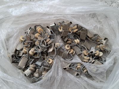 Staré žabičky na záclony