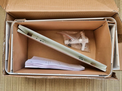 Nástěnná police IKEA BRICKAN