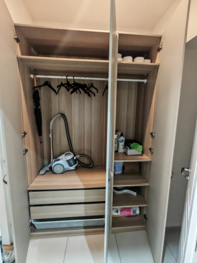 Skoro nové skříně ještě ve fólii