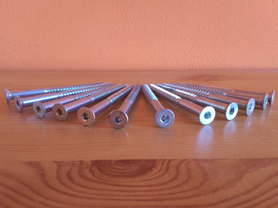 NÁBYTKOVÉ ŠROUBY 12 KS