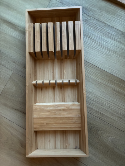 Pořadač na nože Ikea