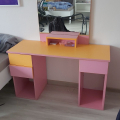 Dětský stolek se zrcadlem
