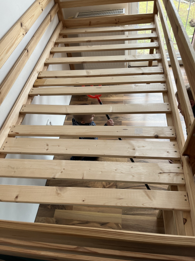 Dětská vyvýšená postel 90x200