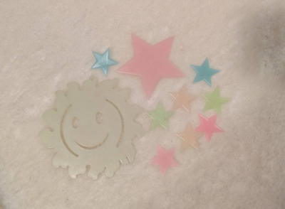 Svítící nálepky ve tmě