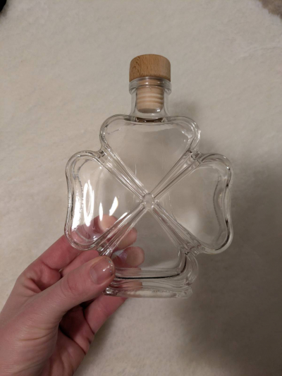 Skleněná láhev čtyřlístek