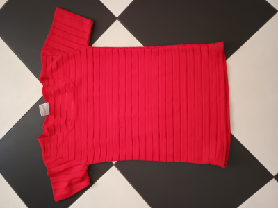 Triko S v pruzích prusvitne