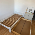 Postel s matrací a výsuvným úložným šuplíkem