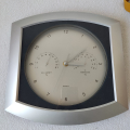 Hodiny s barometrem