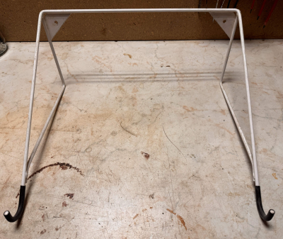 Dva držáky na kolo k upevnění na zeď.