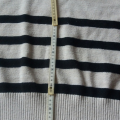 Širší svetr s pruhy a rozparky zn. Bershka vel. M/ L/ XL