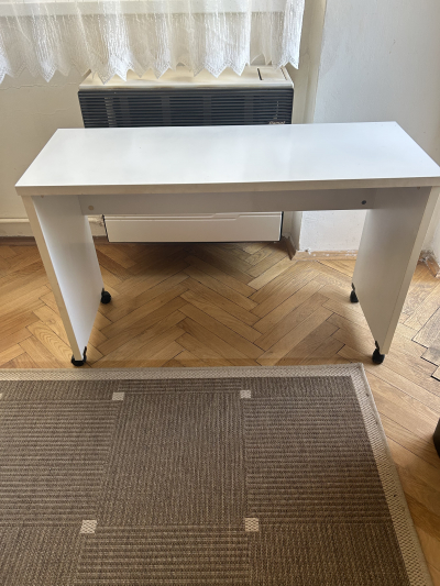 Kancelářský stůl