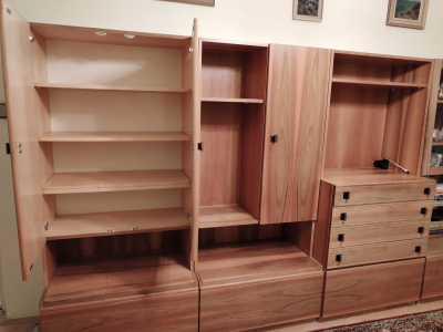 Nábytkovou dřevěnou stěnu