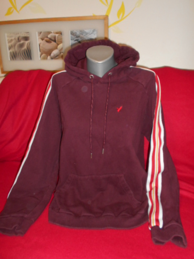 Vínová mikina s kapucí