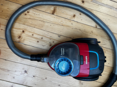 Vysavač bezsáčkový Philips