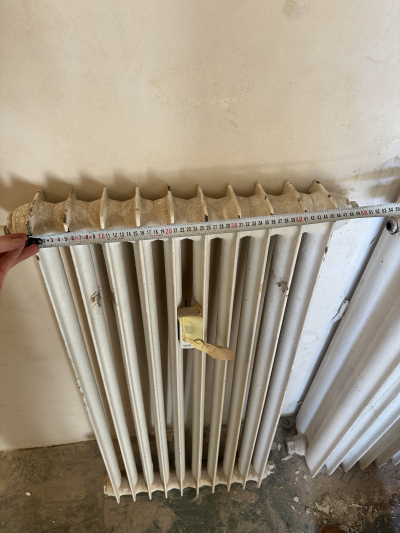 Daruji za odvoz funkcni litinovy radiator. Znamka -  SPECHA