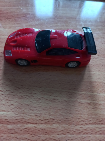 Autíčko červené