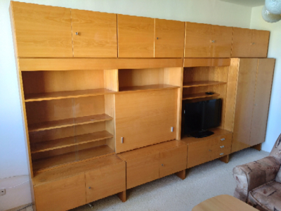 Obyváková stěna se skříní