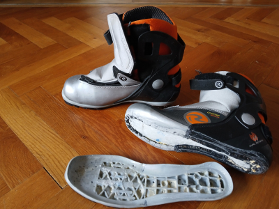 Boty na běžky Rossignol ! odlepená podrážka!