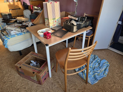 Jídelní stůl a 4 židle