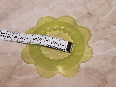 Silikonová "krytka" na rozkrojenou okurku apod.