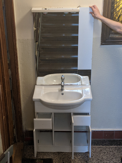 Daruji za odvoz komplet skříňku s umyvadlem do koupelny