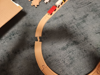 Dřevěný vláček a kostky