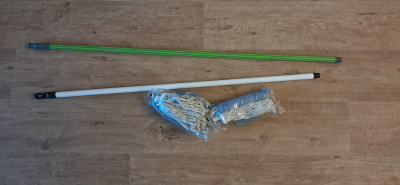 2x tyč na mop včetně násad