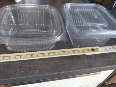 2 menší plastové zaviratelné krabičky