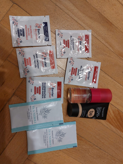 Daruji jednou použitý přírodní makeup, bázi pod makeup atd.