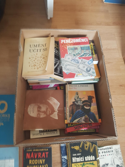 KRABICE KNIH, různé žánry.